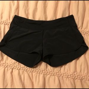 Lulu size 8 black shorts! 2.5”